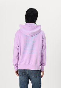 Levi's® THE AUTHENTIC HOODIE - Jersey con capucha - lilac