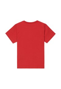 Camiseta de algodón roja con mangas cortas y cuello redondo. Textura suave y diseño liso sin patrones ni acentos. Vista trasera mostrada.