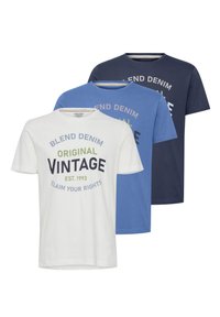 Tre bomulls T-skjorter: hvit med mørk tekst, lyseblå med mørkere tekst, og marineblå. Alle har grafiske trykk med ordet "VINTAGE."