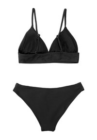 Conjunto de bikini negro que incluye un top tipo bralette triangular con tirantes ajustables y una parte inferior de canalé a juego. Tejido liso y elástico.