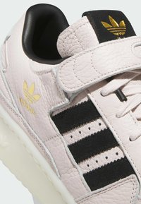 adidas Originals FORUM 84 - Training shoe - putty mauve   core black   ivory