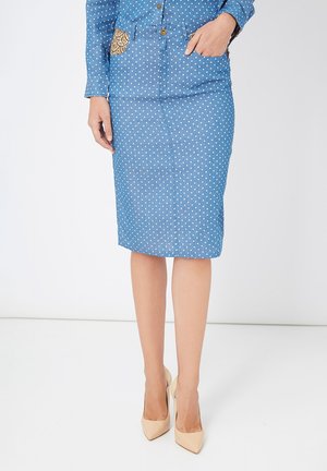 RECTA DE CON ESTAMPADO DE LUNARES - Falda de tubo - azul