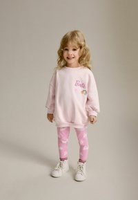 Next BARBIE CREW SET  - REGULAR FIT - Retuusid - püksid - pink