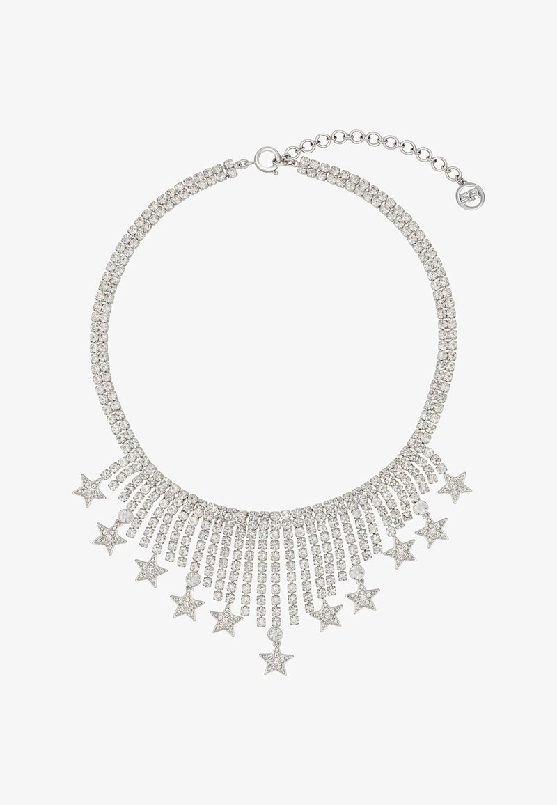 Sidabrinės spalvos vėrinys su eilėmis skaidrių rhinestones ir kabančiomis žvaigždžių formos pakabukais, turintis reguliuojamą grandinėlės užsegimą.