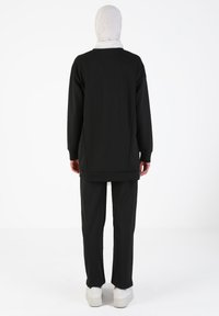 Modanisa REFKA  SET - Pantalones - black
