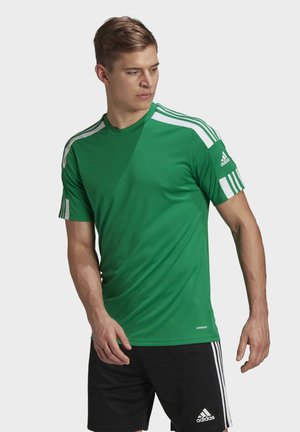 Grünes Sportshirt aus leichtem Stoff. Mit weißen diagonalen Streifen auf den Schultern und kurzen Ärmeln. Enthält das Adidas-Logo auf dem Ärmel.