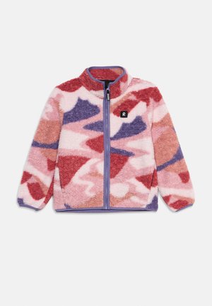 Fleecejack voor kinderen met abstract patroon in roze, rood, paars en beige, volledige voorrits en een klein zwart logo op de borst.