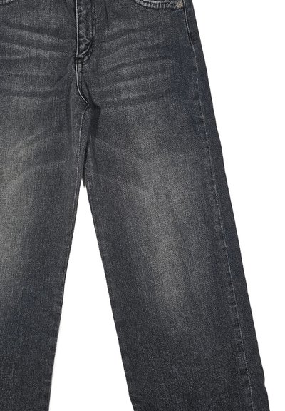 Jeans in denim grigio scuro con design a gamba dritta, leggera scoloritura, cinque tasche e cuciture lungo le cuciture.