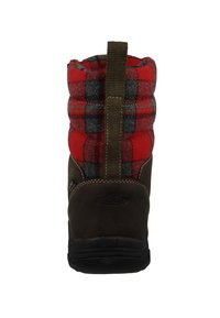 Braune Lederstiefel mit einem rot-grauen Karomuster-Obermaterial, gepolstertem Schaft und Zuglasche. Robuste Gummisohle für guten Halt.