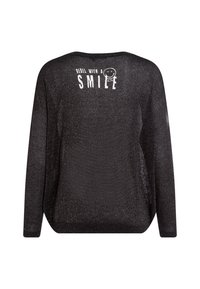 Schwarzes Langarmoberteil mit lockerer Passform und runden Ausschnitt. Verfügt über eine schimmernde Textur und weißen Drucktext "REBEL WITH A SMILE" auf dem Rücken.