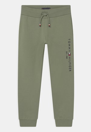 ESSENTIAL - Pantalones deportivos - spring olive