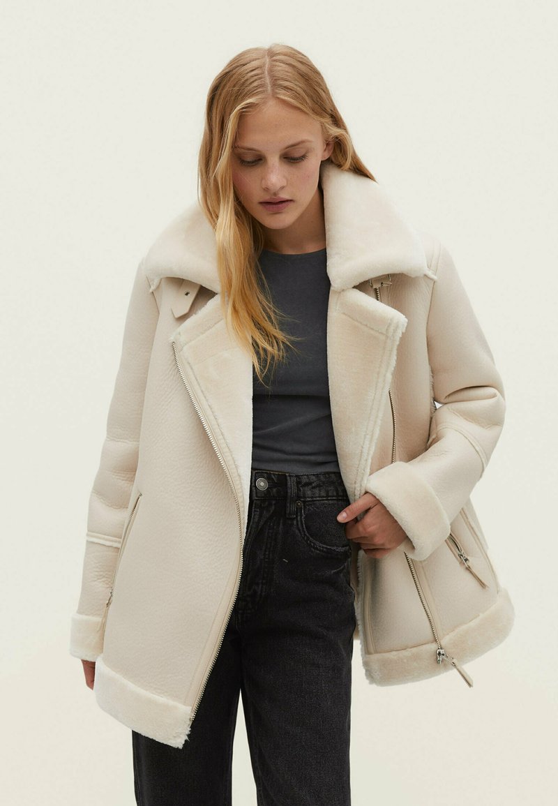 Stradivarius DOUBLEFACEBIKER05759214 Veste en similicuir beige