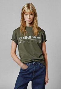 Red Bull Racing x Pepe Jeans RED BULL RACING LOGO DRIVER TEE - Marškinėliai su spaudiniu - green