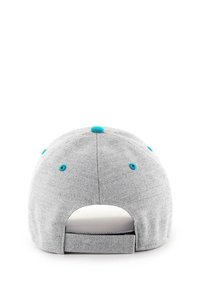 Graue Kappe mit einem gebogenen Schirm, verstellbarem Riemen und türkisfarbenen Akzenten auf dem oberen Knopf und den Ösen, aus einem strukturierten Stoff.