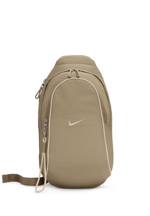 Beige Nike Umhängetasche mit vorderer Reißverschlusstasche, Hauptfach und verstellbarem einzelnen Schulterriemen.