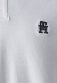 Tommy Hilfiger Pikeepaita - white