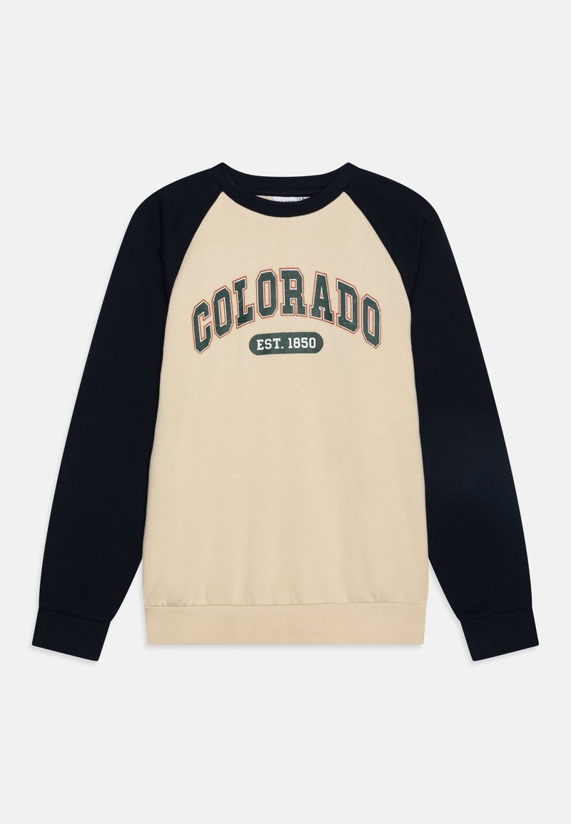 Sweat-shirt beige avec manches raglan noires, avec ‘‘COLORADO’’ en grandes lettres capitales et ‘‘EST. 1850’’ en dessous sur le devant.