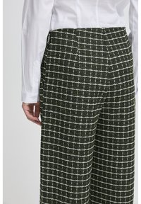 ICHI KATE CLOULE  - Kelnės - rifle green check