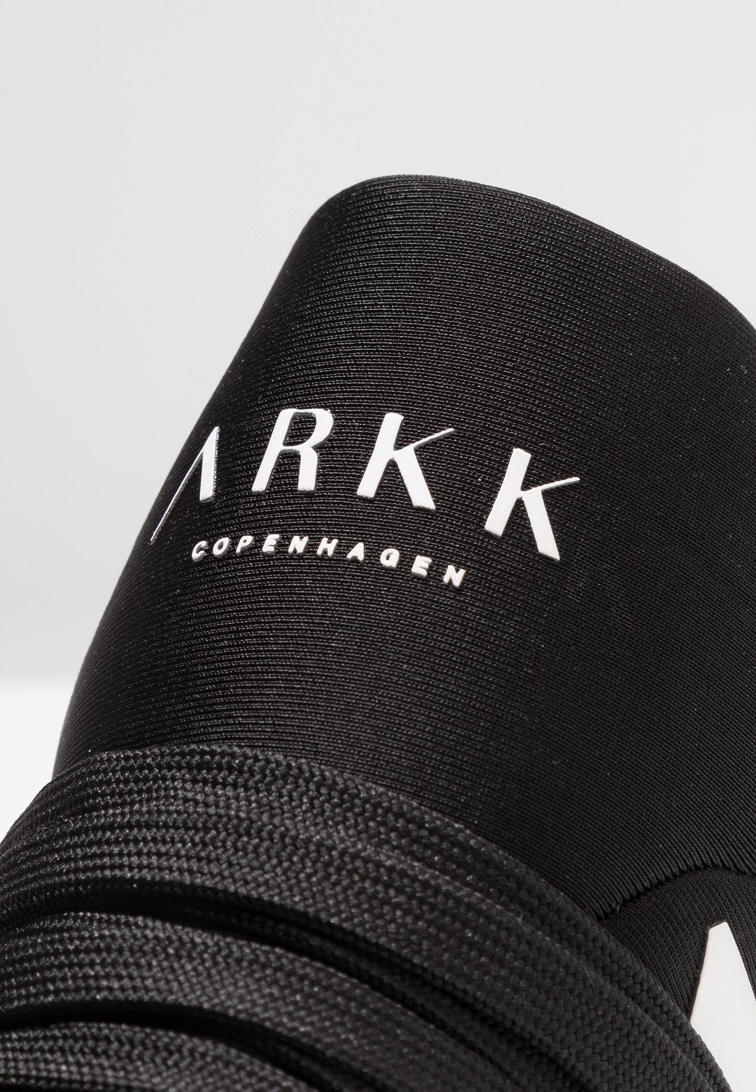 ARKK Copenhagen RAVEN Joggesko all blackwhitesvart ARKK Copenhagen RAVEN Joggesko all blackwhitesvart