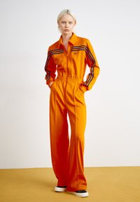 adidas Originals JUMPSUIT - Kombinezon - unity orange