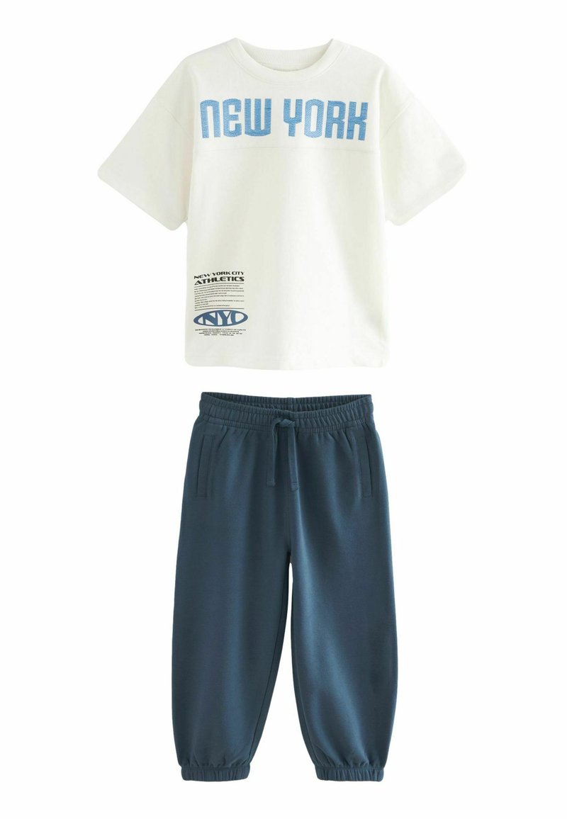 Next RELAXED FIT VARSITY SHORT SLEEVE AND JOGGER SET - Tepláky - ecru navy
