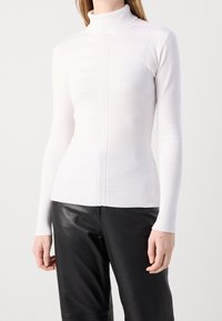 Morgan Pullover - white