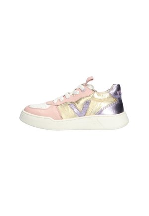 Multicolored sneaker in pink, gold, and purple leather with a white rubber sole. Features a padded collar, rounded toe, and contrasting logo detail.