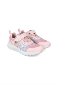 Zapatillas deportivas rosas con parte superior de malla, correa de velcro y acentos coloridos. Punta redondeada, suela texturizada para el agarre y collar acolchado para mayor comodidad.