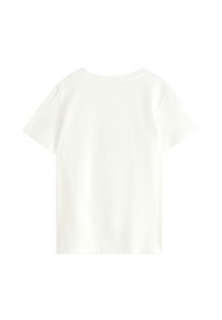 Vit kortärmad t-shirt med rund halsringning. Mjukt bomullsmaterial, enkel textur utan mönster eller dekorationer.