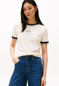 Tommy Hilfiger - MONOTYPE - Print T-shirt - calico Thumbnail Image 1