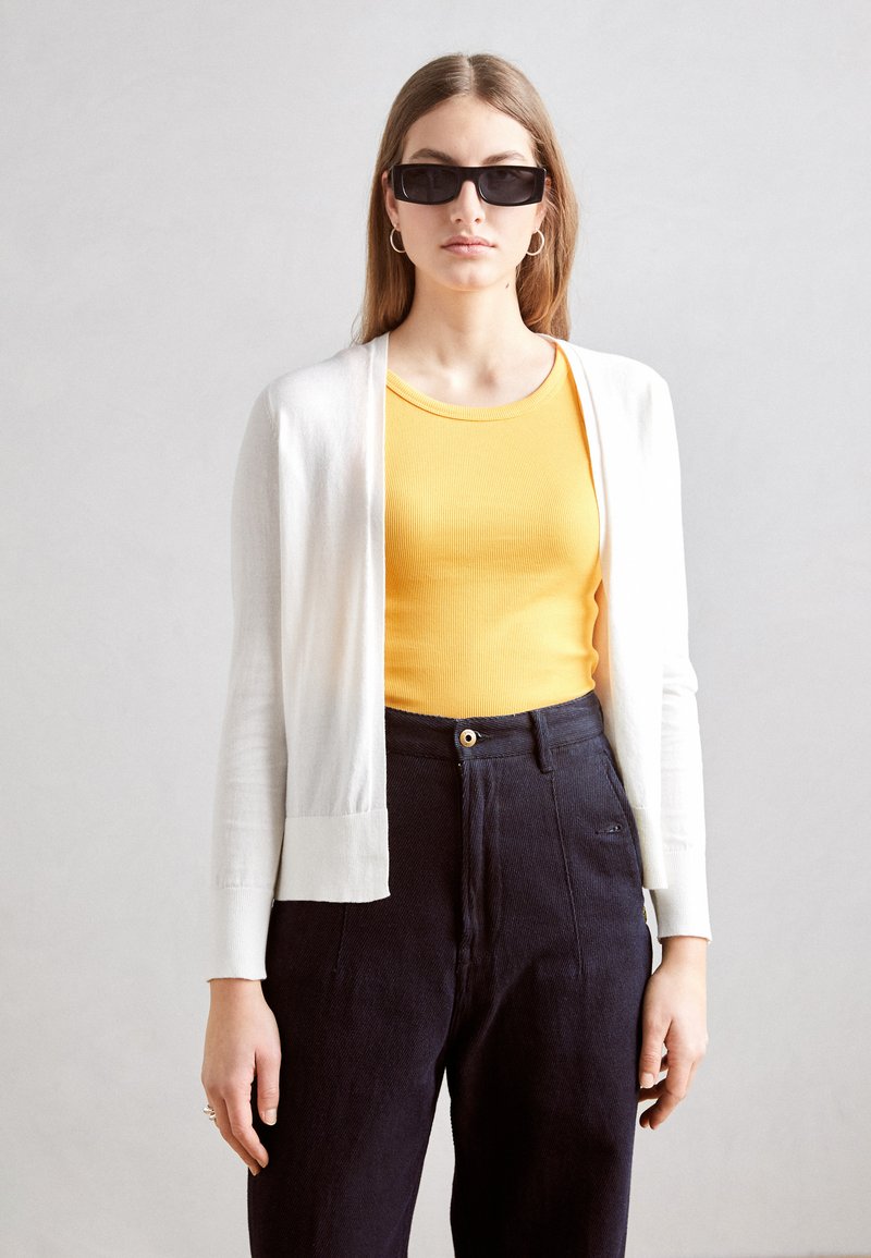 Esprit - FRONT OPEN - Vesta na kopčanje - off white, Povećaj