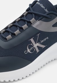 Calvin Klein Jeans RUNNER LACE  - Tossud - navy/black/white