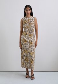 Ärmelloses Midikleid mit gelbem und braunem Animal-Print. Verfügt über einen Rüschenkragen und eine gerade Silhouette, gefertigt aus leichtem Stoff.