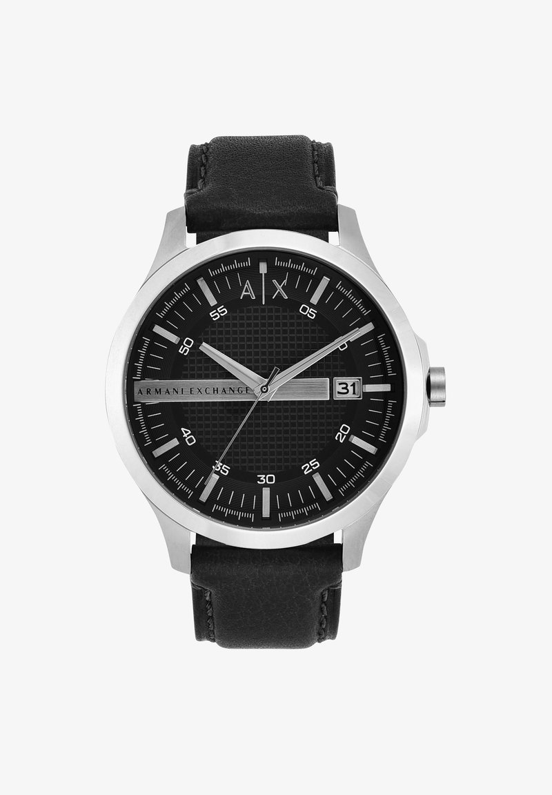 Relógio analógico preto com caixa redonda em aço inoxidável, mostrador preto texturizado, ponteiros prateados, display de data e bracelete em pele preta.