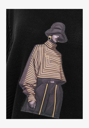 Zwart gebreid kledingstuk met een afbeelding van een figuur in een gestreepte colsjaal en wijde broek, met een bucket hat en ringoorbellen.