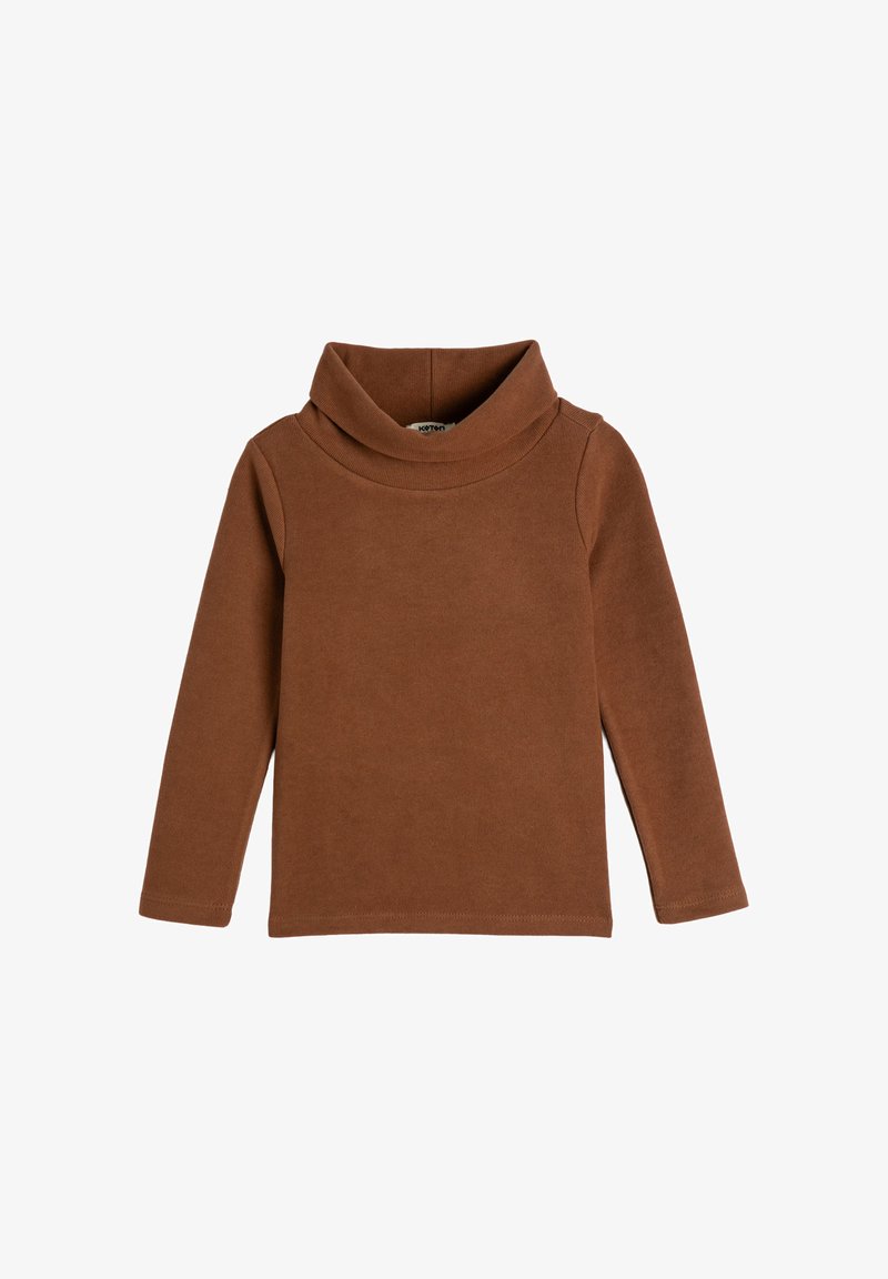 Top marrón de manga larga con cuello de tortuga y tela lisa y sencilla, dispuesto plano sobre un fondo blanco.