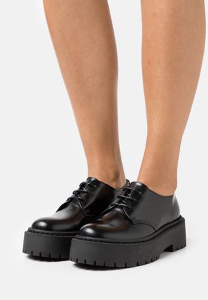 FREEING CHUNKY SOLED LACE UP - Derbies - black