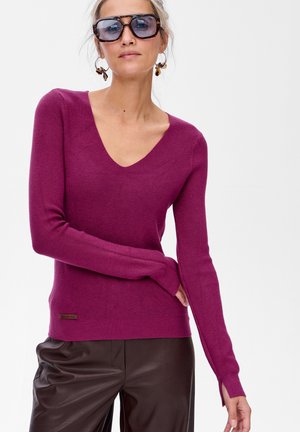 - Sweter