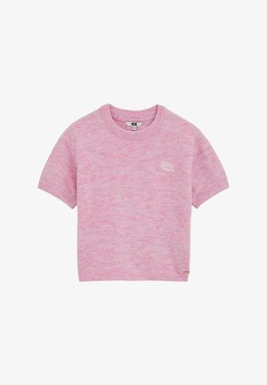 Jersey de punto rosa de manga corta con un ajuste ligeramente holgado, cuello redondo y un sutil detalle de logo en la parte superior izquierda.