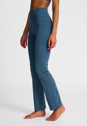 Blaue hochtaillierte Sportleggings aus glattem Stoff, mit einem ausgestellten Bein Design und kontrastierenden Nähten entlang der Nähte.