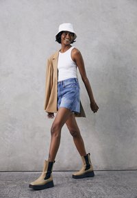 Madewell RELAXED MID LENGTH - Calções de ganga - kelton