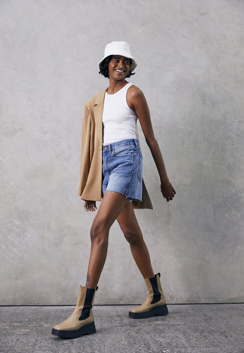 Madewell RELAXED MID LENGTH - Calções de ganga - kelton