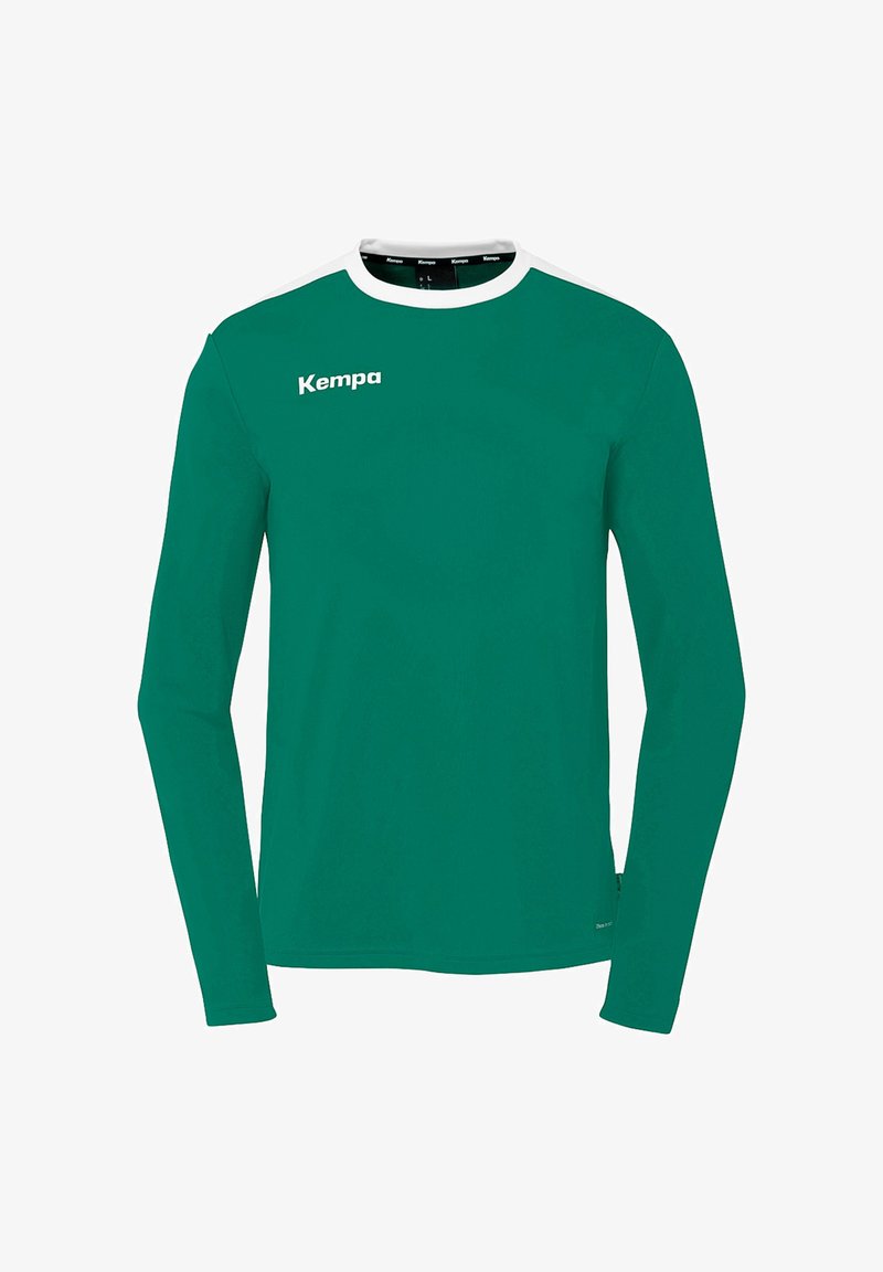Camicia a maniche lunghe di un verde vivace con accenti bianchi sulle spalle. Presenta un collo tondo e un tessuto morbido e flessibile. Logo del marchio ben visibile.