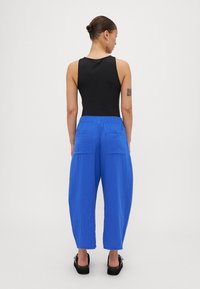 GAP Petite WIDE LEG EASY - Hlače - dazzling blue