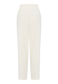 Pantaloni color crema con taglio dritto, due tasche posteriori e passanti per cintura. Realizzati in tessuto leggero con una consistenza liscia.