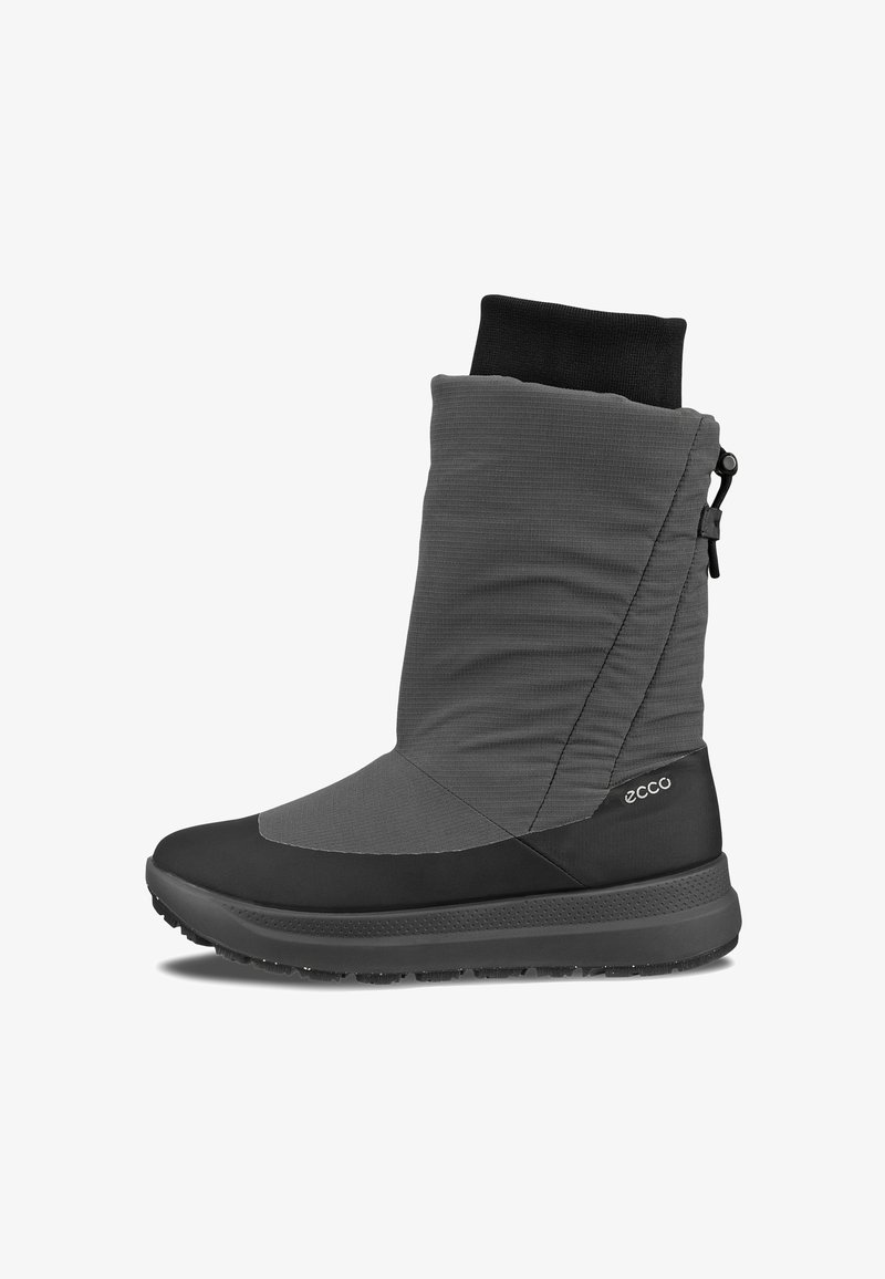 Ecco wasserdichter Winterstiefel, graues Textilobermaterial mit schwarzem Gummisohle, Knöchelhöhe, elastischer Bund für einen sicheren Sitz und strukturiertes Seitendetail.