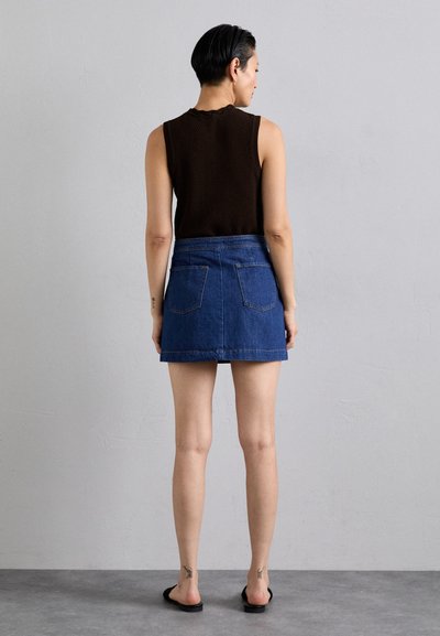 FRAME SAILOR SNAP SKIRT - Denimová sukně - celestine