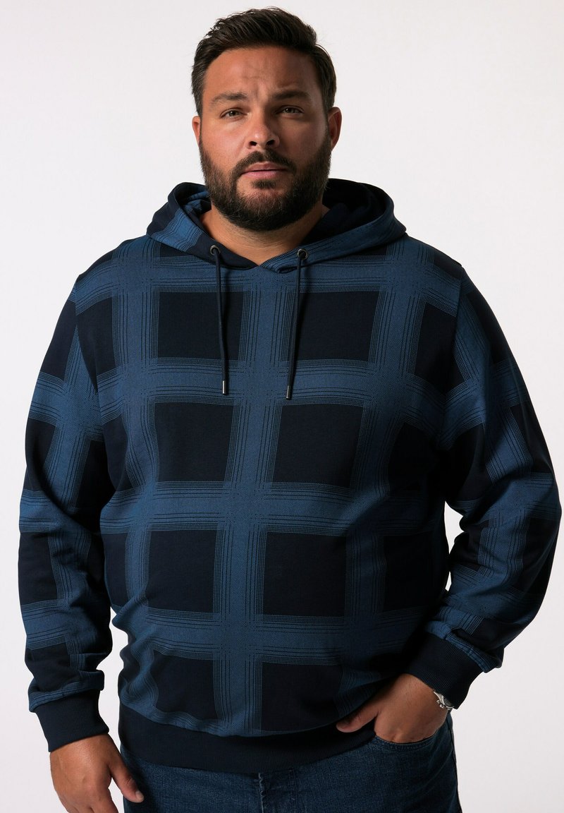 Felpa blu navy con un grande motivo a quadri texture. Presenta un cappuccio con cordino e polsini a costine, realizzata in un materiale morbido e elasticizzato.