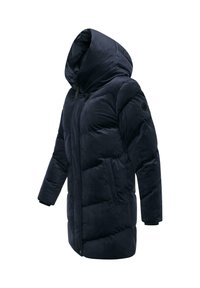 Jūrinės mėlynos pūkinės striukės su gobtuvu, pasižyminčios lygaus paviršiaus, ilgomis rankovėmis, šoniniais kišenėmis ir užtrauktuku. Papuošta logotipu ant rankovės.