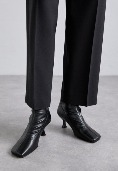 Souliers Martinez LOLA - Vysoká obuv - black